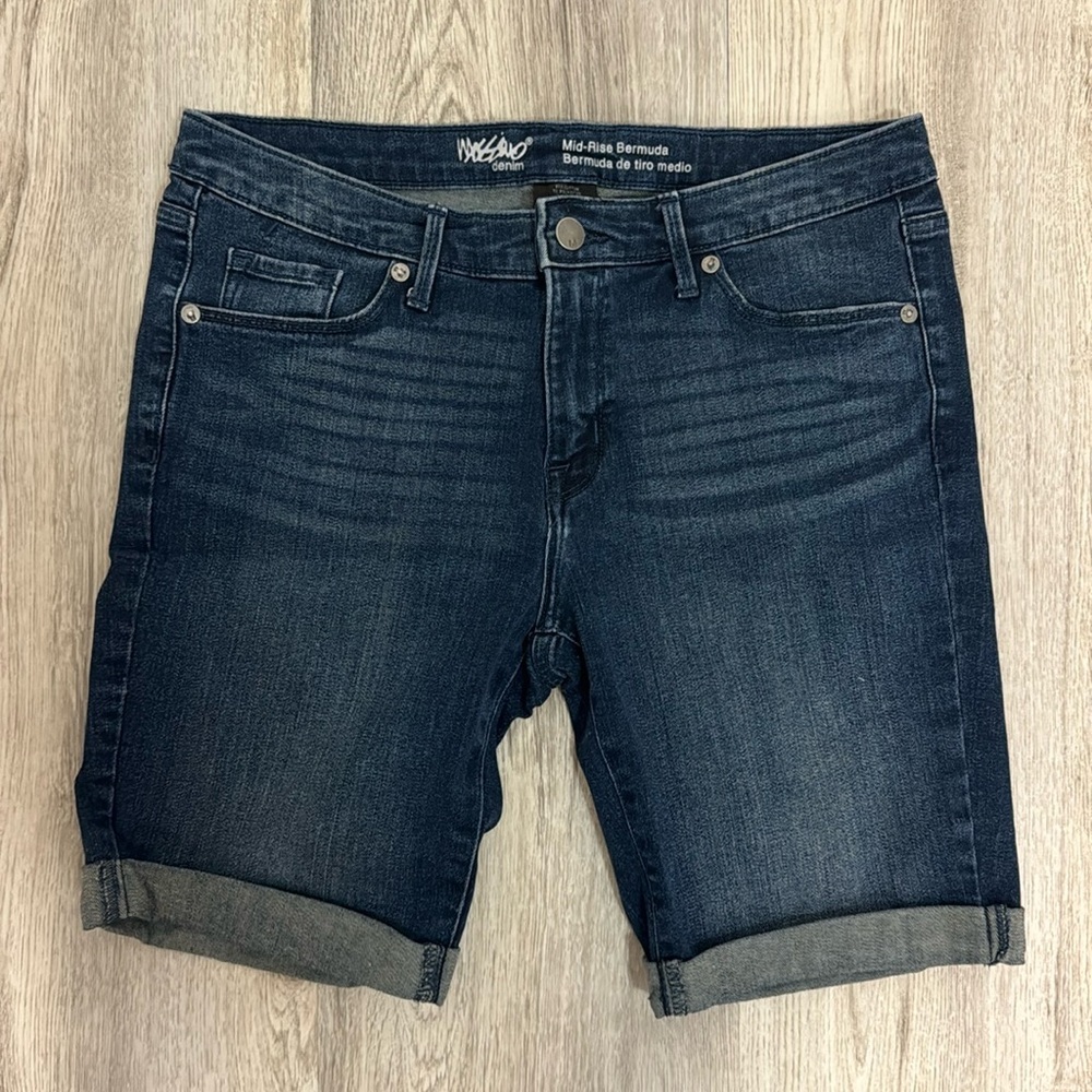 Massimo women’s Bermuda mid rise 10/30 jeans shorts